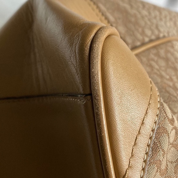 Coach Signature Gallery Jacquard Tan Canvas Tote With Leather Trim (authentic) - Picture 12 of 16